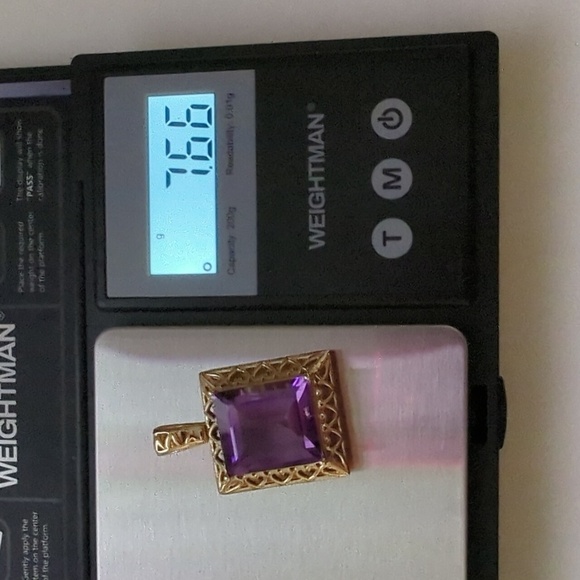 10kt Solid Yellow Gold Amethyst Emerald Cut Vintage Pendant With Heart Detail - Picture 9 of 9